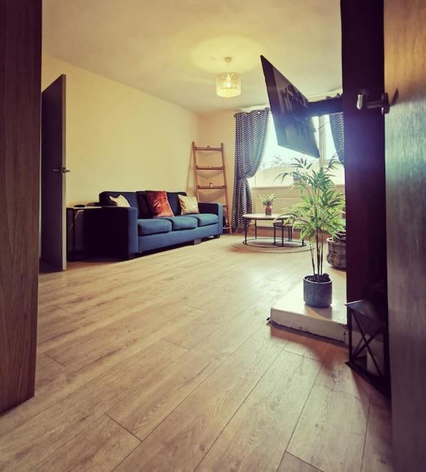 Entire 1 Bed Spacious Apartment, Private Balcony & Study Room Near City Whitehouse  Exteriér fotografie