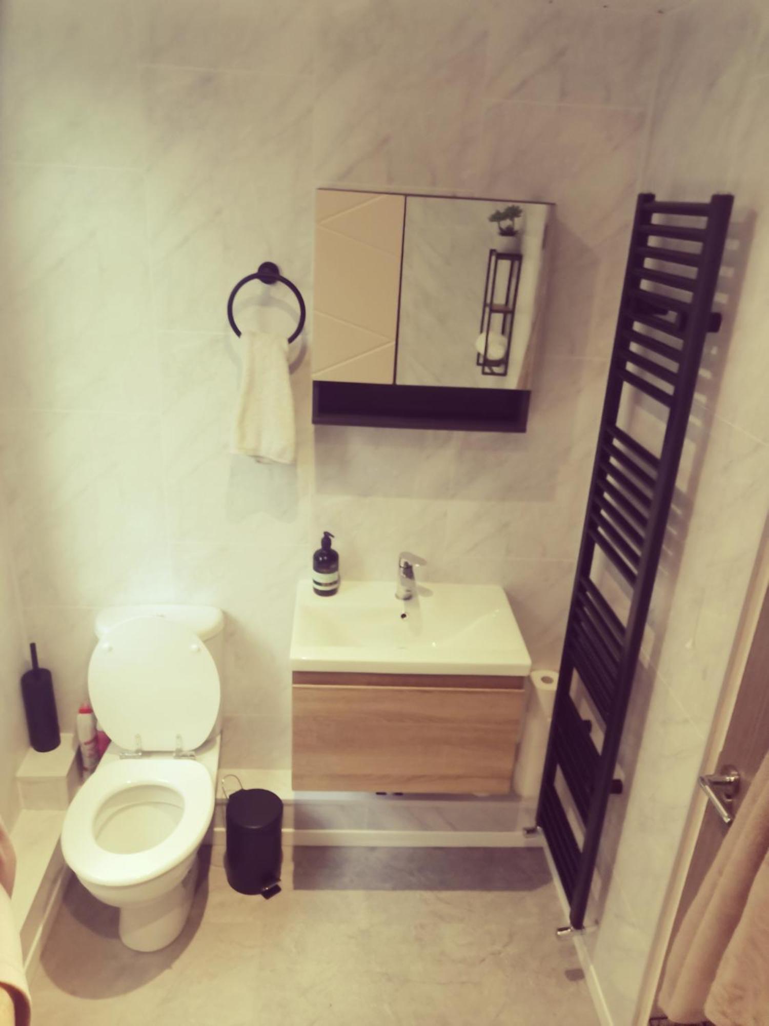 Entire 1 Bed Spacious Apartment, Private Balcony & Study Room Near City Whitehouse  Exteriér fotografie